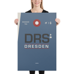 Load image into Gallery viewer, Leinwanddruck DRS - Dresden Flughafen Code
