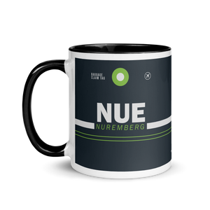 NUE - Nuremberg Flughafencode Tasse mit farbiger Innenseite